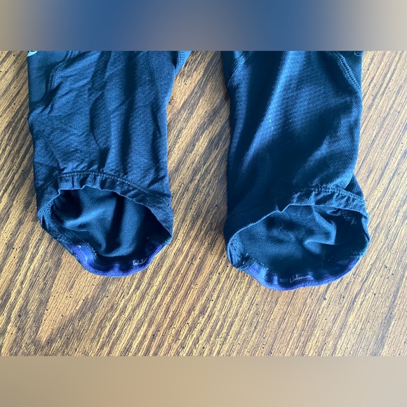 **LIKE NEW** Lululemon RUN: A Marathon Crops - Size 6 - Picture 4 of 4